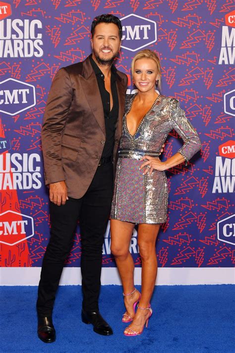 CMT Awards Red Carpet 2019: See All the Stars as They Arrive!