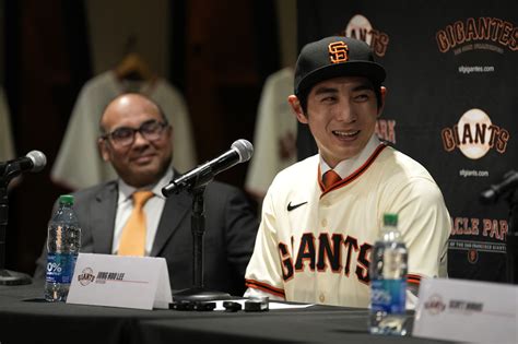 Jung-hoo Lee is already helping the Giants. Now they need to help him.