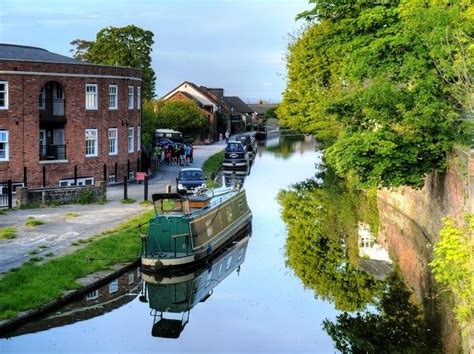 Lymm canal walk + Sunday Lunch at the Barn Owl | Spice Social