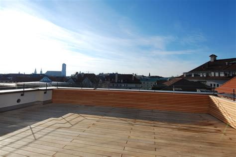 Spektakuläre Vier-Zimmer-Wohnung mit 50 m² Dachterrasse und grandiosem Blick über die Altstadt