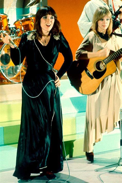 Ann & Nancy Wilson of Heart 1973 : r/OldSchoolCool