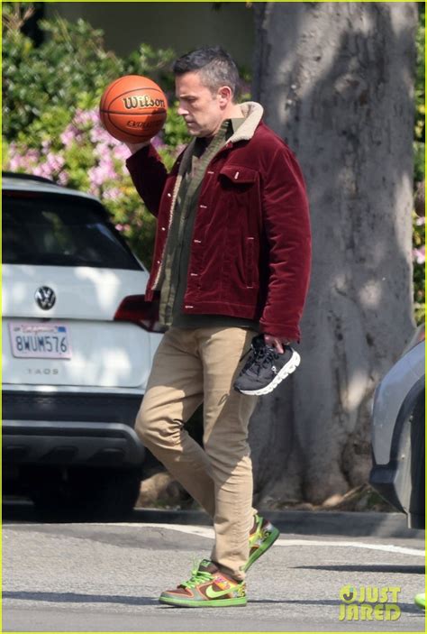 Ben Affleck Carries a Basketball on Set of 'The Accountant 2': Photo 5025917 | Ben Affleck ...