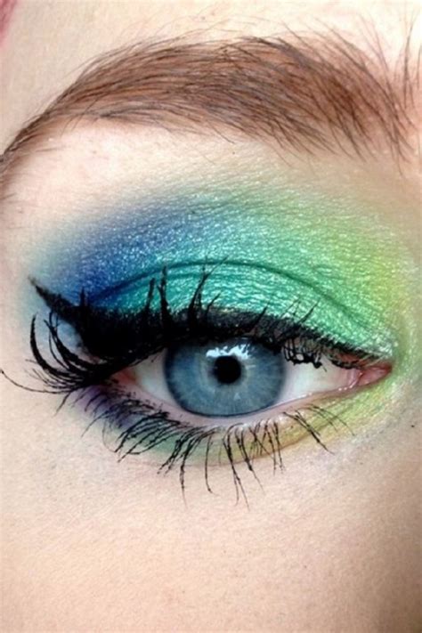 Fantastic Peacock Eye Makeup