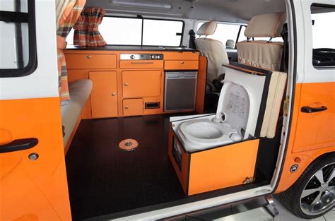 20 fotos Kombis adaptadas para motorhome que você vai pirar | Interior da van, Kombi home, Motorhome