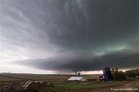 2013-10-04_4866 | Cone tornado descends beneath "mothership"… | Flickr