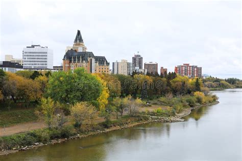 Saskatoon, Canada Skyline by River Stock Image - Image of tree, travel: 164927147