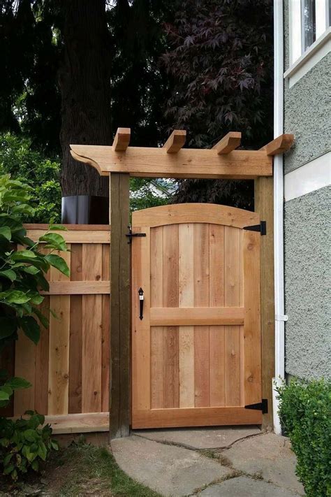 30+ Charming Privacy Fence Ideas For Gardens - COODECOR | Fence gate ...