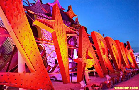 The traveling foodie: Neon Museum, Night Tour