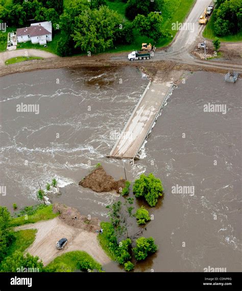 Jun 26, 2011 - Minot, North Dakota, U.S. - Flood waters from the Souris ...