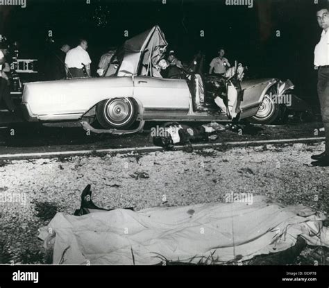 Jayne Mansfield Car Crash Which Killed Jayne Mansfield 1967 Stock ...