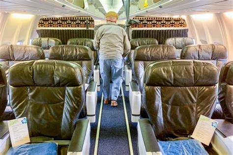 Alaska receives first 737 MAX 8, plans retrofits for existing fleet ...