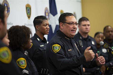 Mayor, Houston Police chief announce new measures to fight violent crime spike