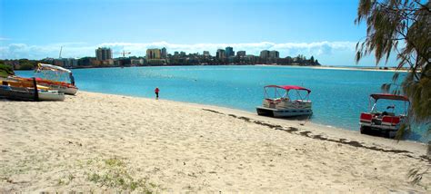 File:Caloundra, Queensland - Golden Beach 2.jpg - Wikimedia Commons