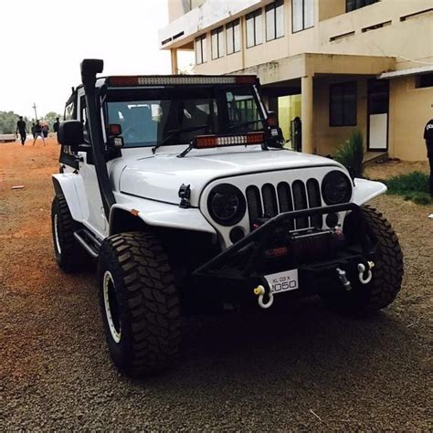 This modified Mahindra Thar pulls off the Jeep Wrangler look beautifully