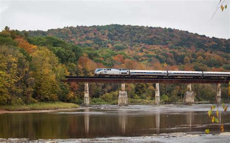 8 Best Fall Foliage Train Routes With Amtrak