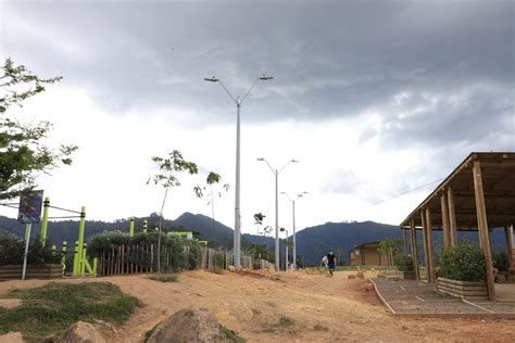 Medellín estrena alumbrado público LED - Centrópolis