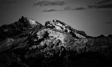 山地灰度摄影-千叶网