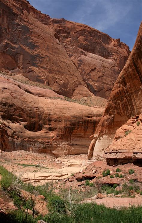 Finding the extraordinary in the ordinary: Lake Powell: Hiking to the Natural Bridge