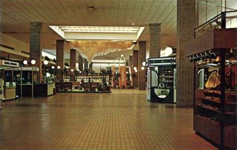 Malls of America - Vintage photos of lost Shopping Malls of the '50s ...