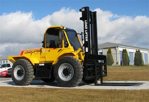 Mid-High Capacity 4WD RT Forklifts – Western Materials