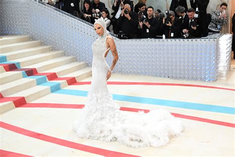 Doja Cat's Met Gala 2023 Debut Gave Kitty Couture — See Photos | Teen Vogue