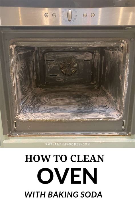 How To Clean Oven With Baking Soda (With and Without Chemicals)