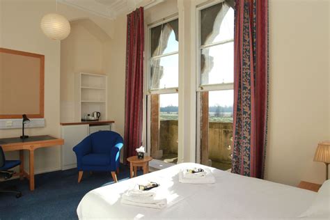 The Poshest University Halls In The UK - Oxford | University rooms, University bedroom ...