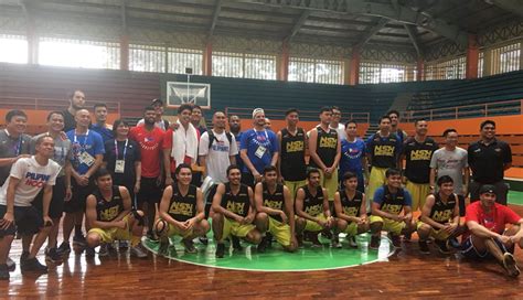 Asi Taulava leads Gilas in their huddle | Fastbreak