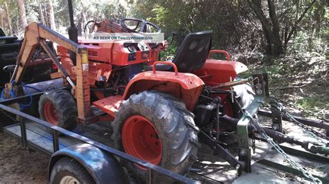 Kubota Tractor B6200 With Loader And Bush - Hog