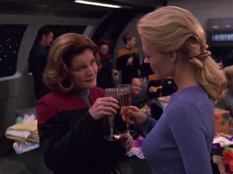 Kate Mulgrew Toasts Star Trek: Picard Season 3 Ep. 6 Nod to "Voyager"