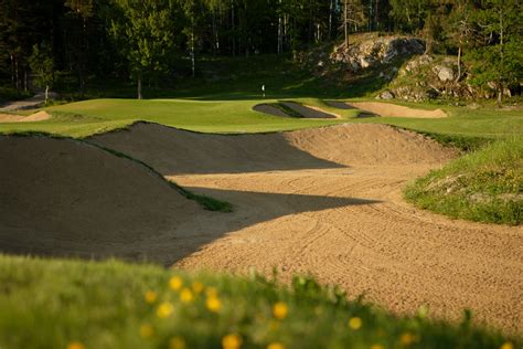 Hole 1 fairway bunkers | Vidbynäs Golf Club | Flickr