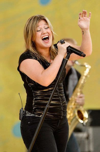 More Pics of Kelly Clarkson Heart Tattoo | Kelly clarkson, Kelly, Clarkson