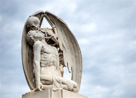 Poblenou Cemetery's Breathtaking 'Kiss of Death' Sculpture