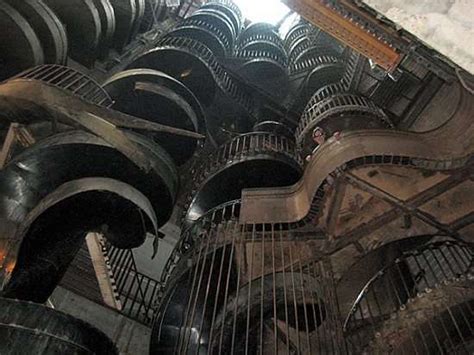 Curious Places: 10-storey slide in City Museum (St. Louis/ Missouri)