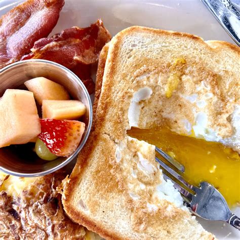 FIRST LOOK - The Toasted Yolk Cafe - dineSarasota