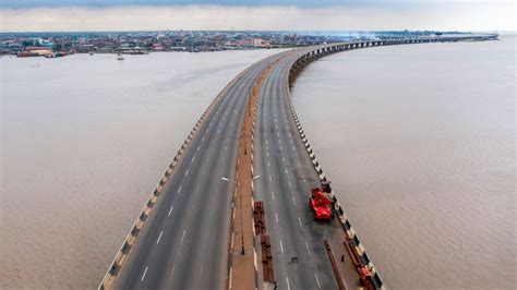 Lagos Third Mainland Bridge: Six months of traffic woe in Nigeria - BBC News