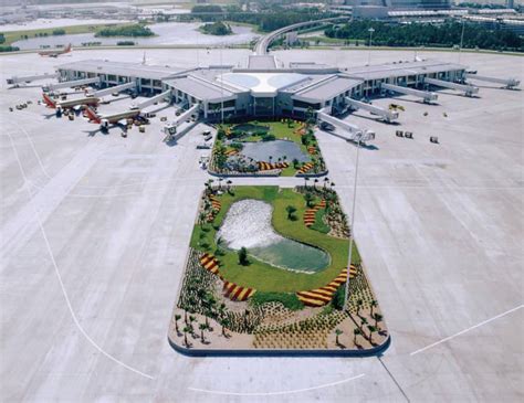 An international traveler's guide to Orlando International Airport