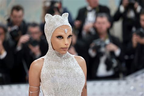 Doja Cat Met Gala 2023: Rapper SHOCKS Fans As She Dresses As Karl Lagerfeld’s Cat | Music Times