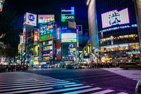 Shibuya crossing at night, Tokyo. : r/travel