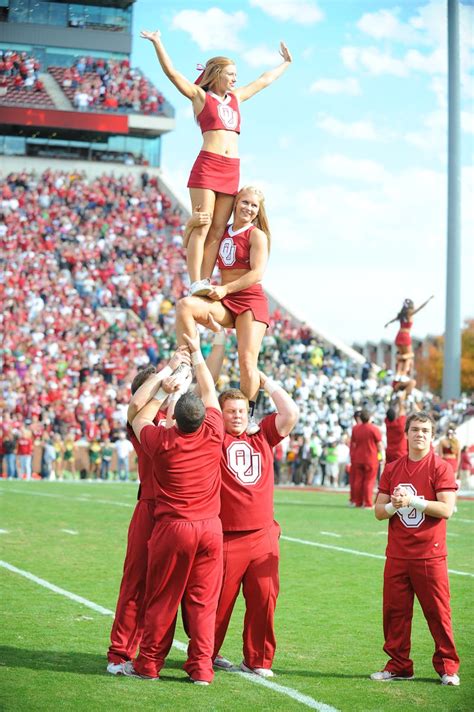 College Sports: Photos: Oklahoma cheerleaders keep Sooners spirit alive ...