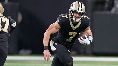 Thursday Night Football: Taysom Hill runs in Saints' 1st TD