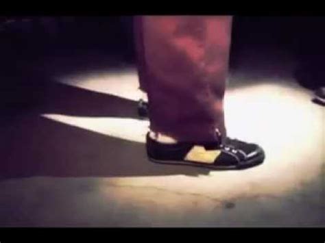 Blink 182 - Macbeth Shoes Commercial - Tom Delonge - YouTube