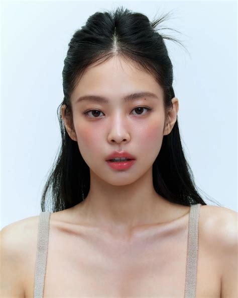 Hera Beauty unveils stunning campaign photos revealing BLACKPINK Jennie ...