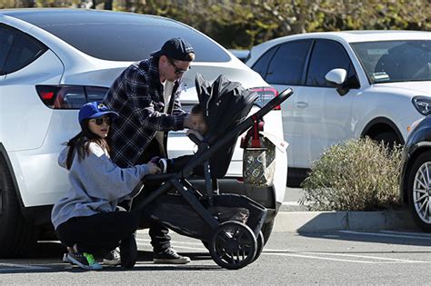 Macaulay Culkin & Brenda Song Take Son On Family Trip To Zoo: Photos ...