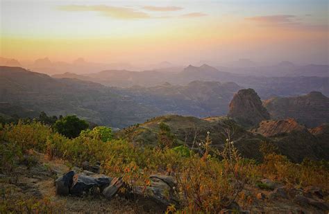 Semien Mountains, Ethiopian Highlands [OC] [3060x1996] : EarthPorn