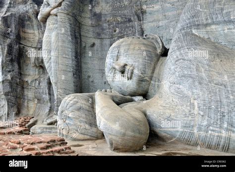 Reclining Buddha statue, entrance to Nirvana, Parinirvana, Gal Vihara ...