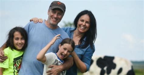 Jon Stewart family's "Do Unto Animals" advocacy - Videos - CBS News