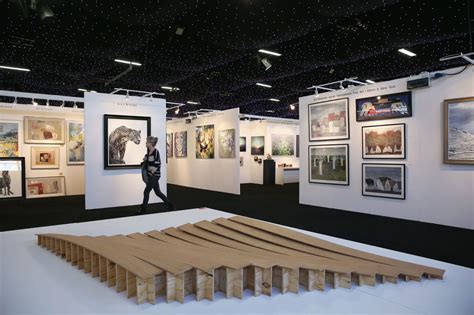 Dealer drops Asian assistant from London art fair due to coronavirus ...