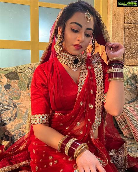 Niyati Fatnani Instagram - Guess my fav colour ️🤪 . . . . . . #red #sareelover #channamereya # ...