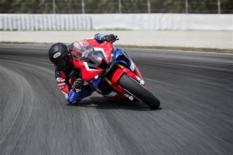 2020 Honda CBR1000RR-R Fireblade Debuts — 215 bhp, 113 Nm ...